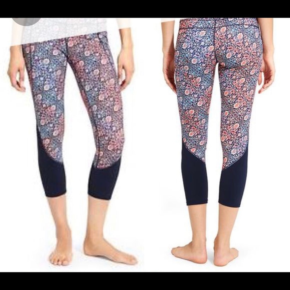 Athleta Chaturanga high rise tapestry shock capri